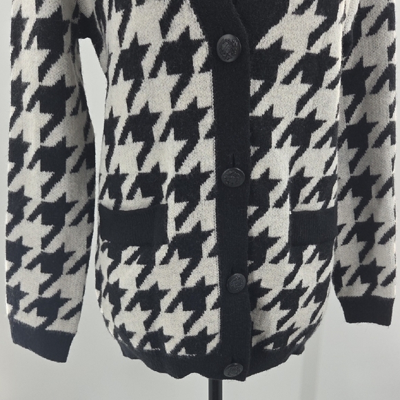 Steve Madden Black and White Houndstooth Cardigan - Picture 15 of 16